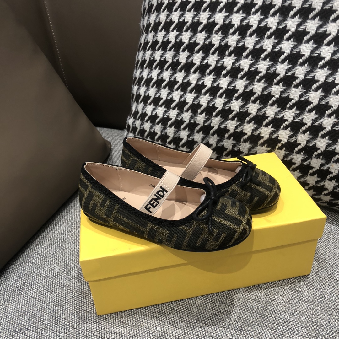 Children's shoes child